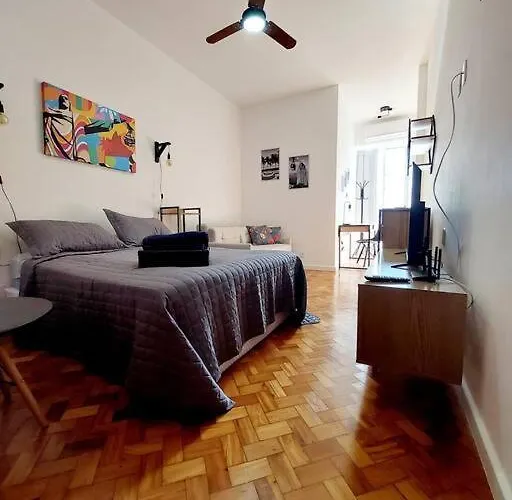 Modern Studio In Perfect Location!